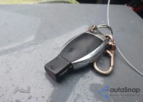 2010 Mercedes-Benz C 300 Luxury/Sport z USA, uszkodzony, nr VIN WDDGF5EB8AF422669